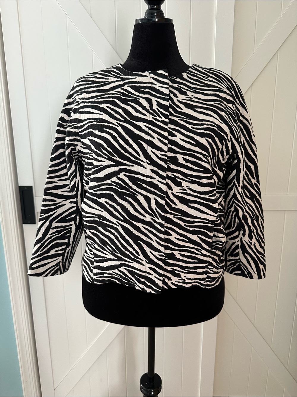Chico’s Size 2 Zebra Print Cropped Jacket 3/4 Sleeve Zip Front SZ 12 Large